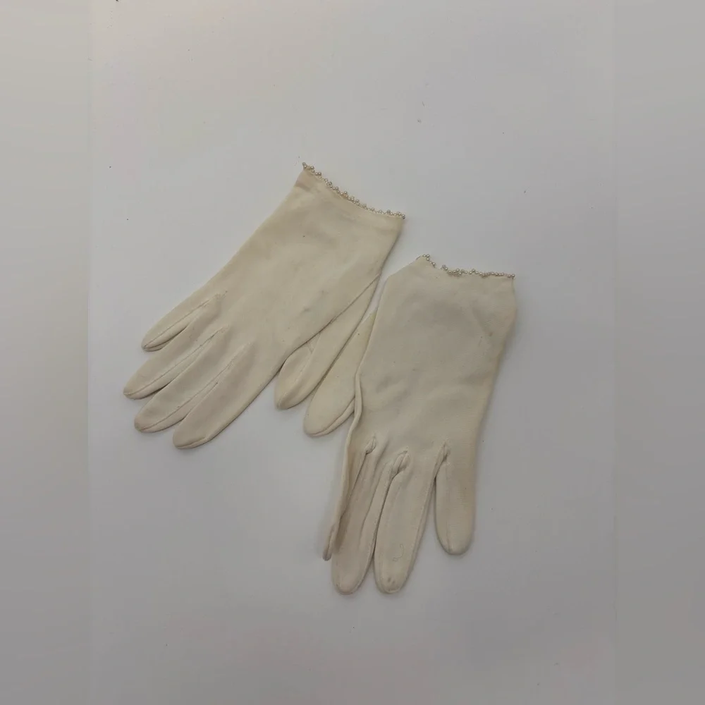 Vintage Ivory Dress Gloves with Beaded Trim – Mid-Century Classic